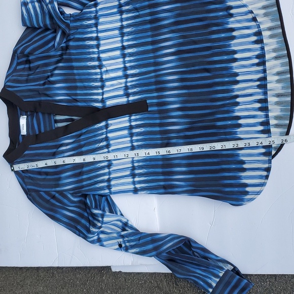 NWT Vince Silk Shibori Tie Dye Blouse Blue White Size 4 - Picture 11 of 13